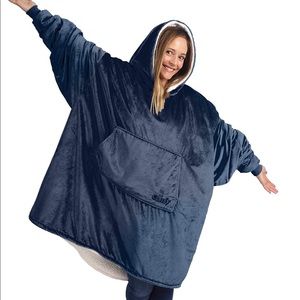 NWOT THE COMFY Original Blanket Sweater